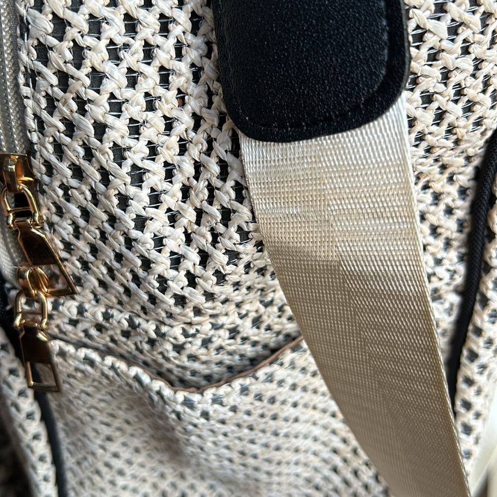 Back pack - Picture 4 of 9